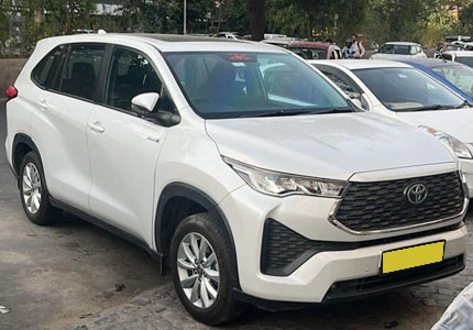 Toyota Innova Hycross