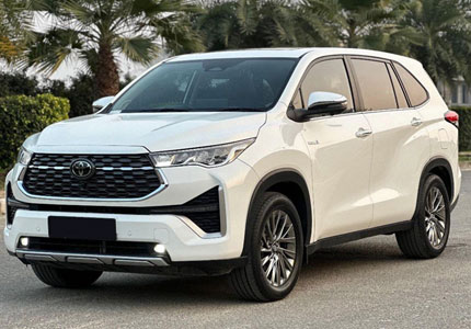 Toyota Innova Hycross