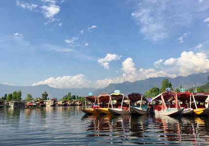 Kashmir Sightseeing Tour from Chandigarh